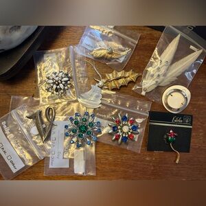 Vintage Brooch Lot